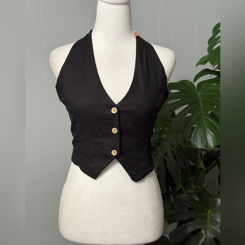 Classic super cute crop vest with Wooden Buttons size S